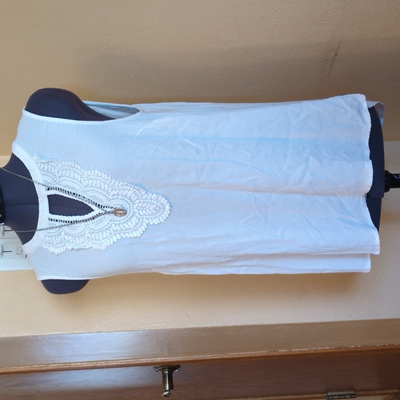 danielrainn embellished tank with fine crochet designs and abalone buttons, sz S - Picture 1 of 7